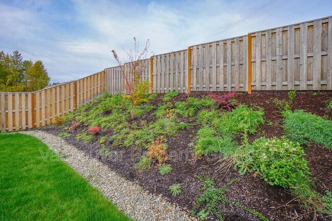 Building Photo - 2217 E Juniper Cir