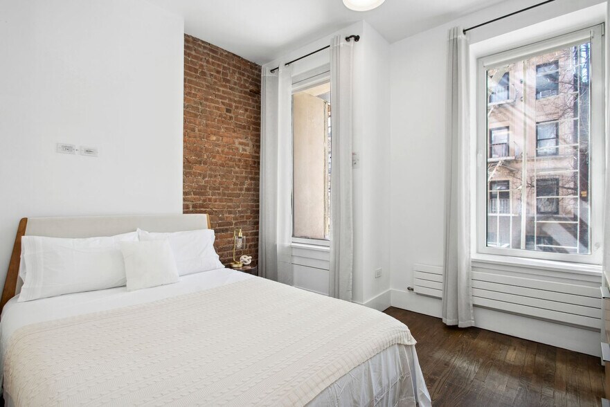 Building Photo - 125 E 83rd St
