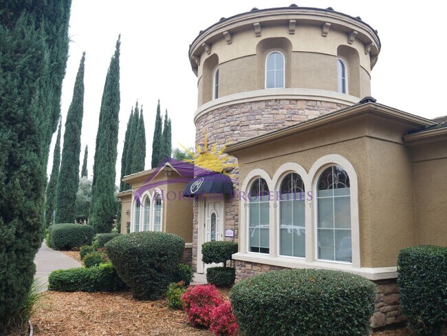 Building Photo - Modern 1 Bed 1 Bath 763 sq ft North Natomas Condo