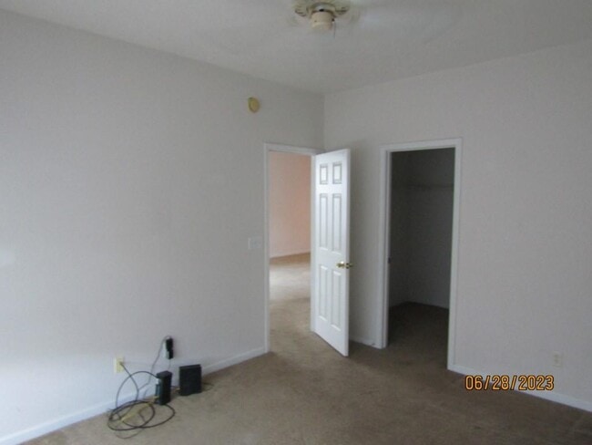 Building Photo - 901 W Port Dr