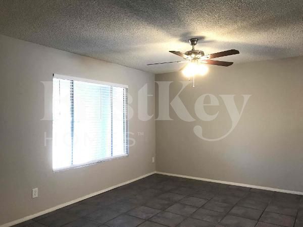 Building Photo - 4924 S Hazelton Ln