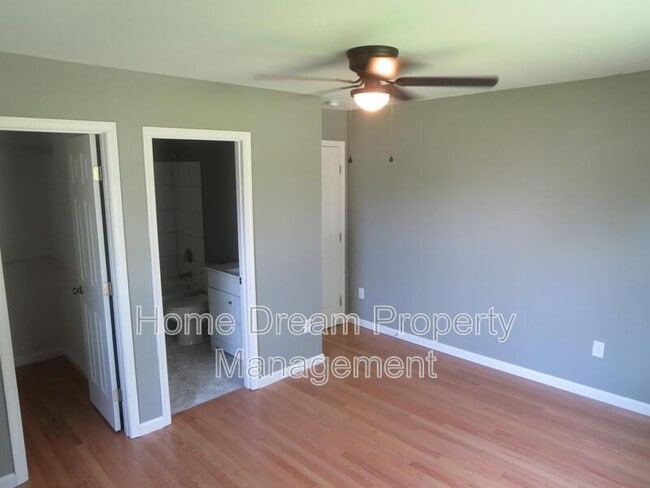 Building Photo - 324 2nd St