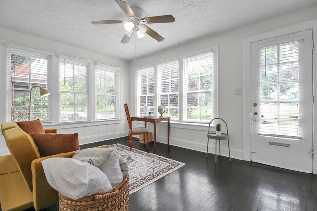 Building Photo - 174 Reinhard Ave