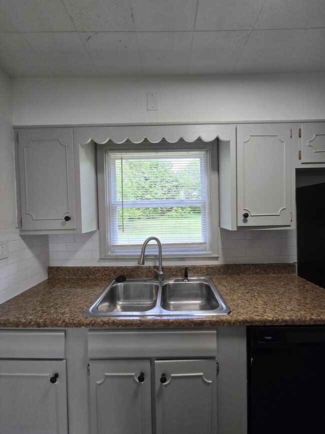 Building Photo - 1040 N Volutsia