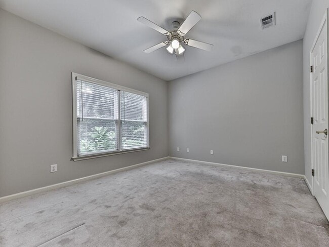 Building Photo - 408 Sixes Dr