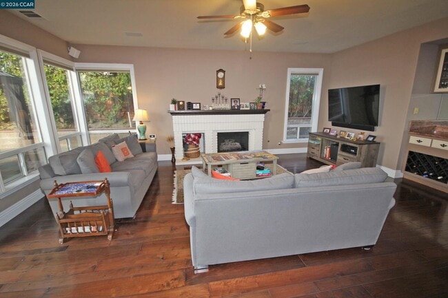 Building Photo - 243 Viewpoint Dr