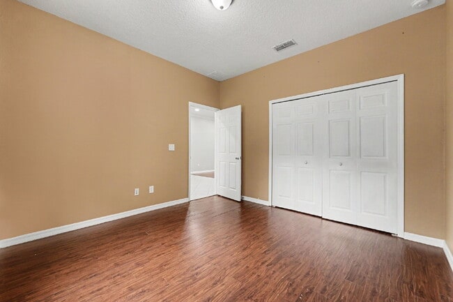 Building Photo - 2056 Clapper Tr