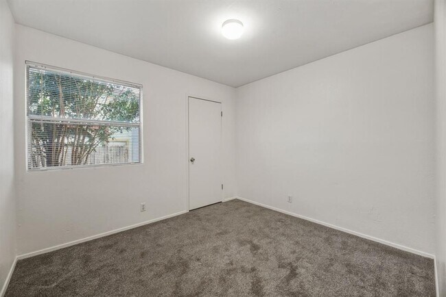 Building Photo - 2303 Rachael Ct