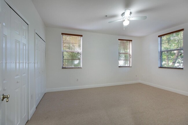 Building Photo - 2913 SW 30th Ct
