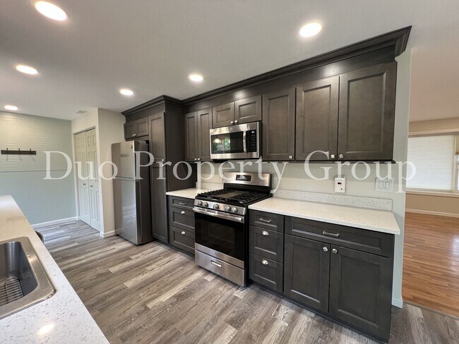 Building Photo - Edgewood South Eugene Home