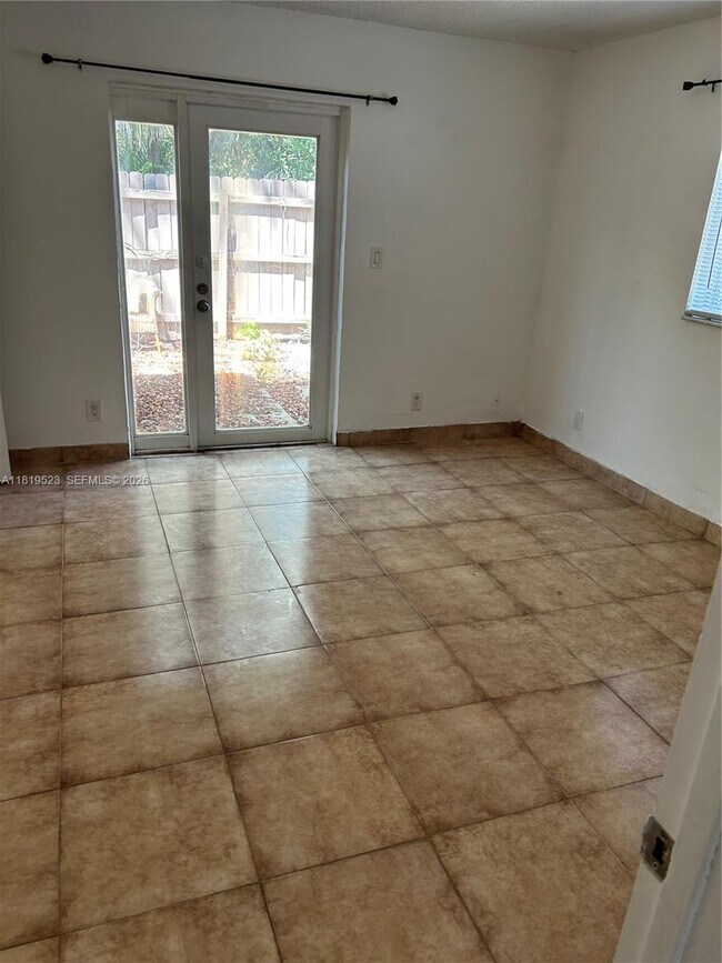 Building Photo - 1111 SW 4th St