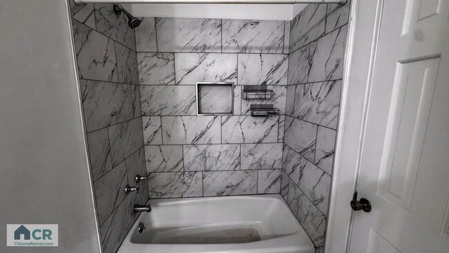 Building Photo - 5bd/2ba Near Campus and Stadium! Text 727-...
