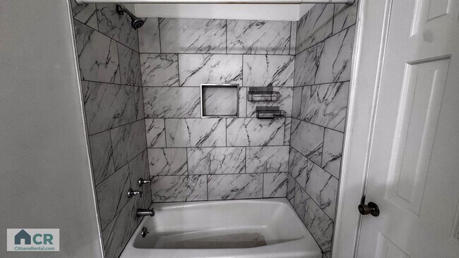 Building Photo - 5bd/2ba Near Campus and Stadium! Text 727-459-4141 for more info!