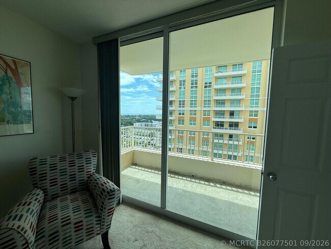 Building Photo - 700 E Boynton Beach Blvd