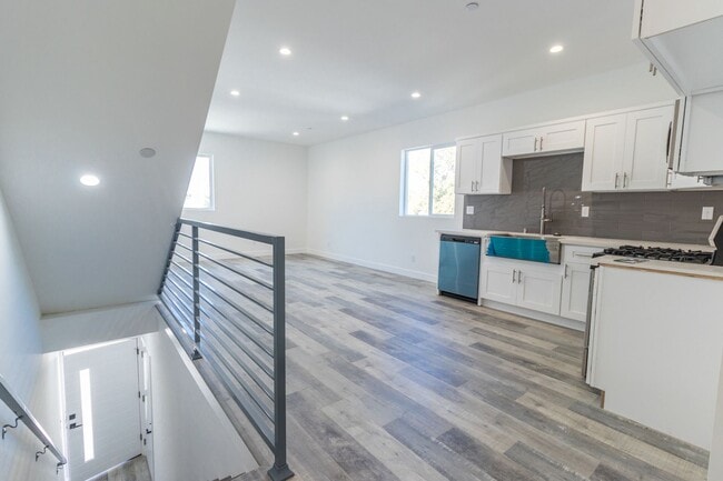 Building Photo - 5142 Riverton Ave