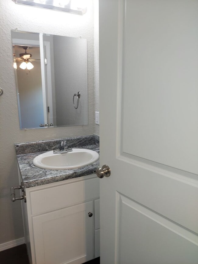Building Photo - 2124 Ingalls Ln