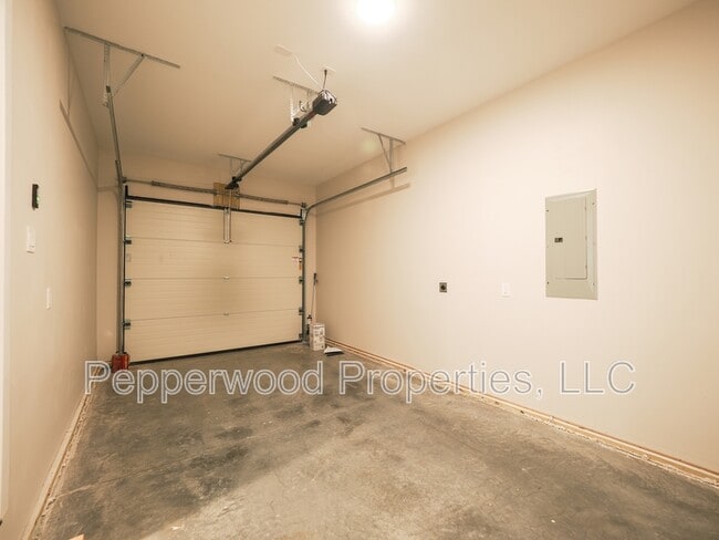 Building Photo - 933 Ansel St