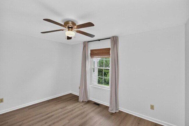 Building Photo - 137 Pepper Ridge Cir