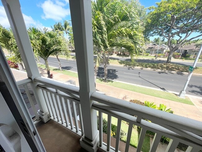 Building Photo - 3 BD/ 3 BA Townhome W/ Solar- Available no...