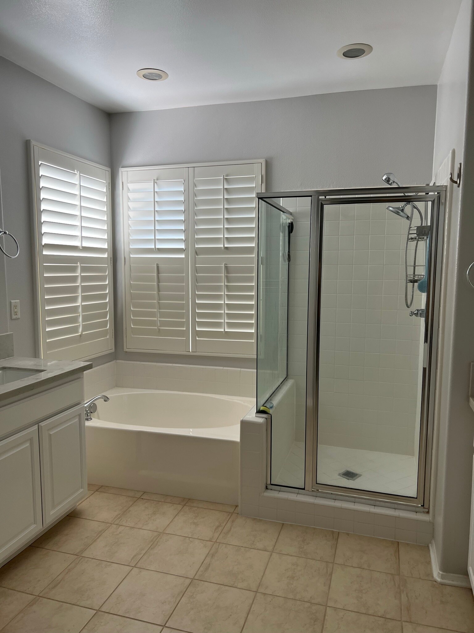 Master bathroom - 24040 Dandelion Ln