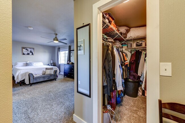 Building Photo - Amazing 3 Bedroom 3 Bath Home (1800sqft+) ...