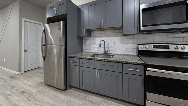 Building Photo - Modern 3-Bedroom Rental with Stainless Ste...