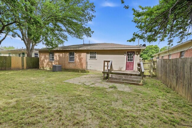 Building Photo - 2521 Hickory St