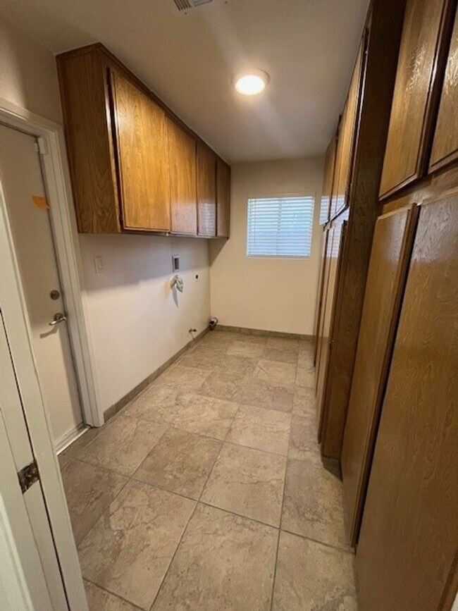 Building Photo - 8900 Campus Park Ct