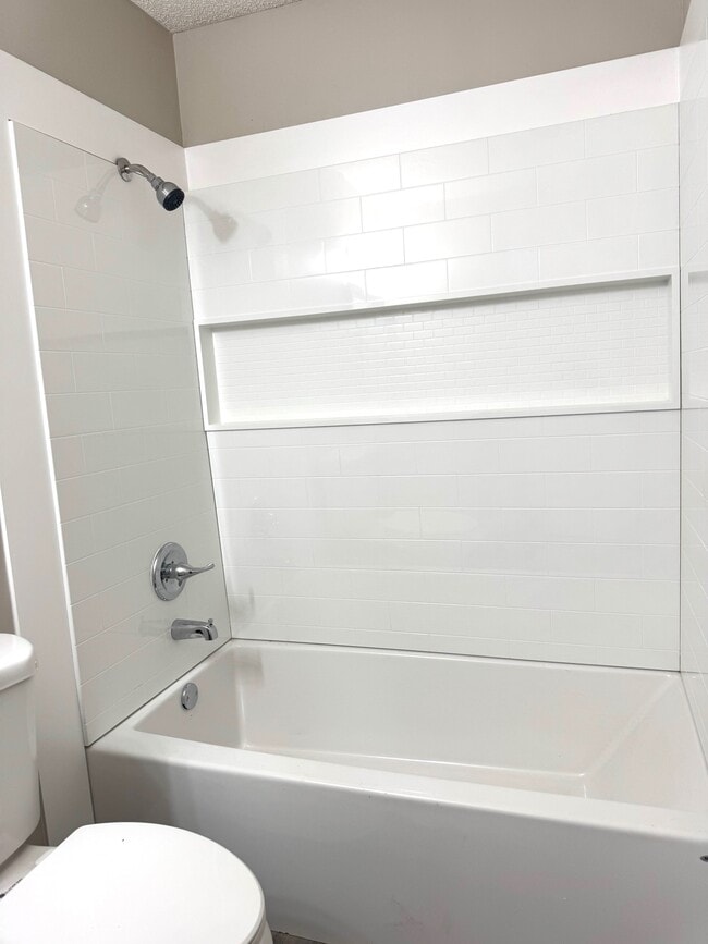 Building Photo - 6475 Yorkshire Rd