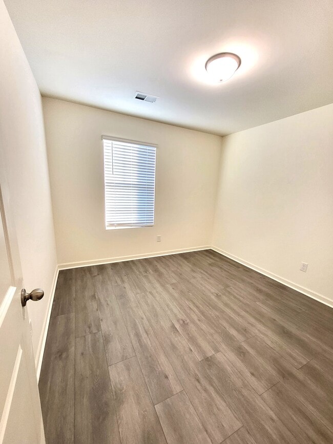 Building Photo - 306 Penn Sta Wy