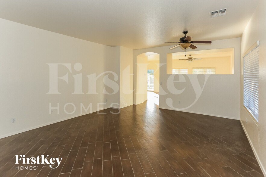 Building Photo - 718 S 124th Ave