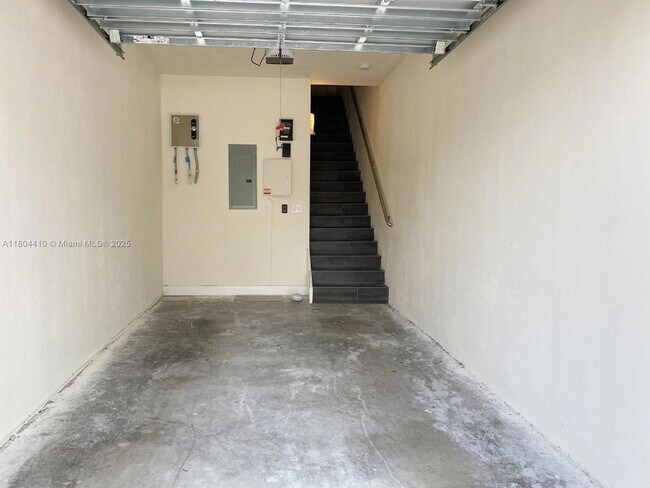 Building Photo - 10220 NW 63rd Terrace