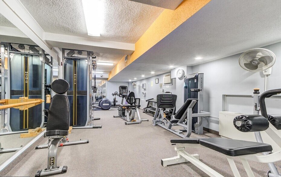 Building Photo - 10201 Grosvenor Pl