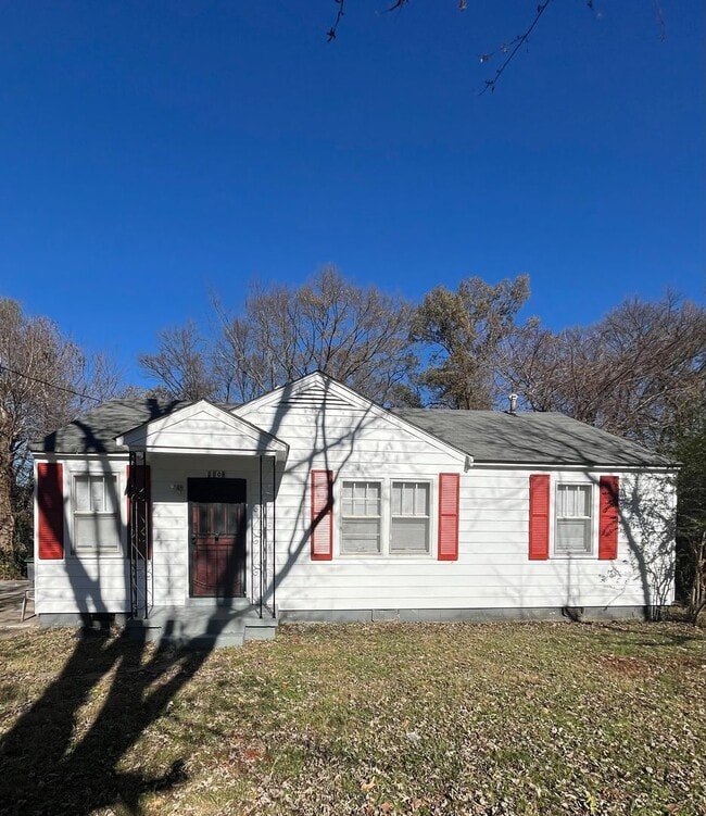 Building Photo - Beautiful House in quite neighborhood
