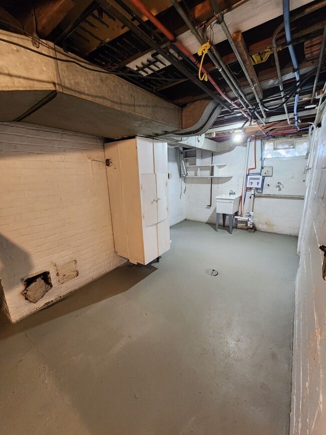 Building Photo - Large Glen Park Home