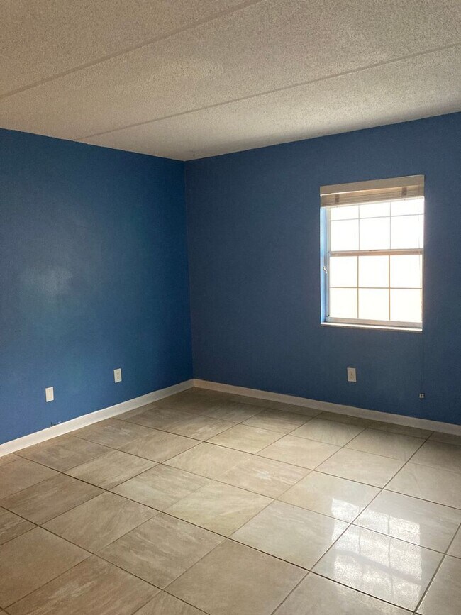 Building Photo - Delightful 2 bedroom in Habana Park!