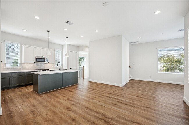 Building Photo - 520 Janisch Rd