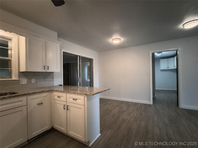 Building Photo - 16012 S Elwood Ave