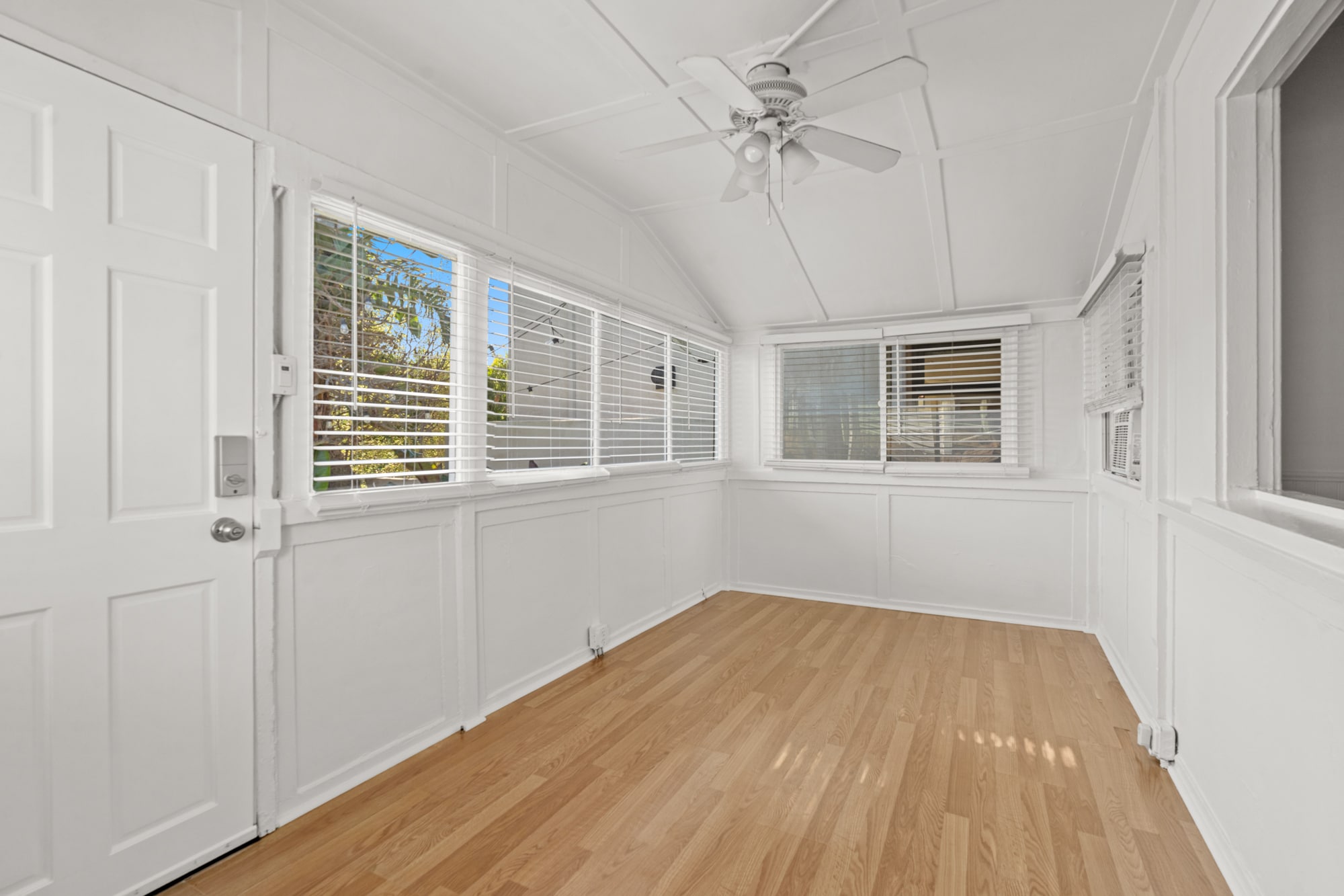 Building Photo - 439 Howland Canal