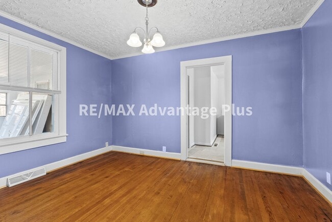 Building Photo - 3-Bedroom Home Convenient to Farmville and Hampden Sydney!