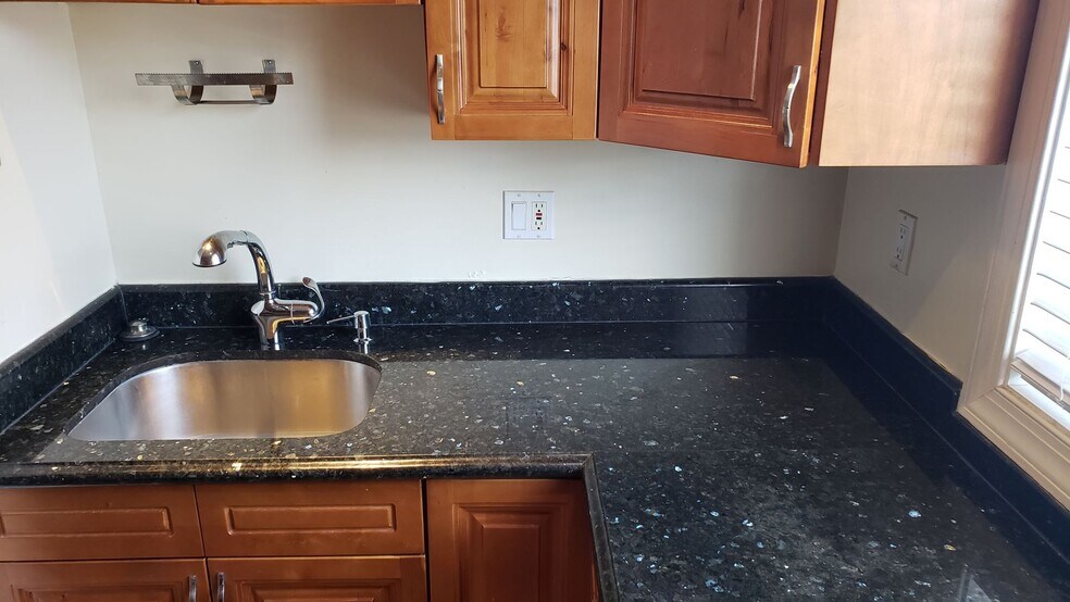 Building Photo - 3656 New Hampshire Ave NW