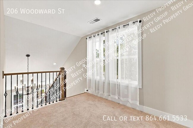 Building Photo - 206 Woodward St
