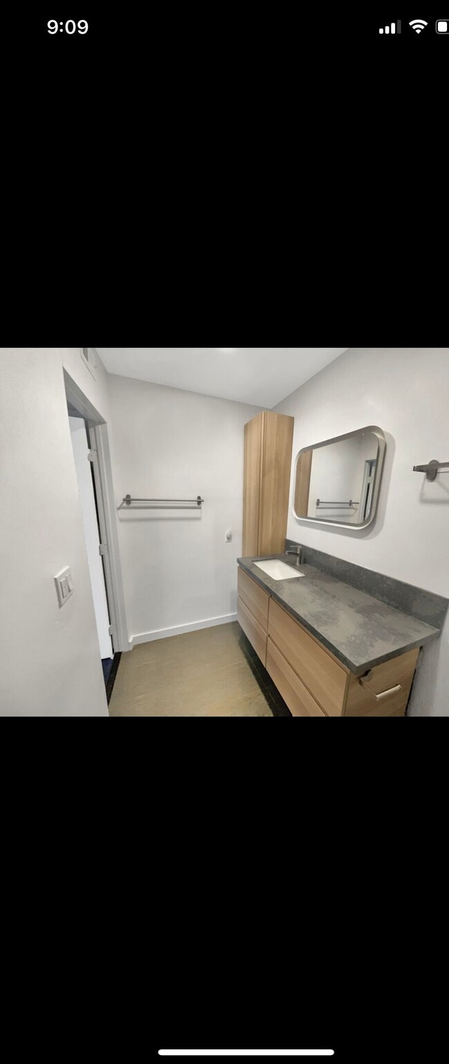 Building Photo - 1101 W MacArthur Blvd