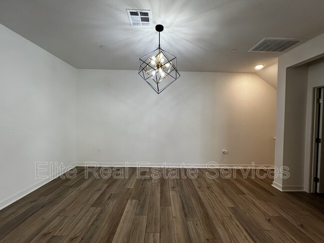 Building Photo - 5465 Seacliff Pl