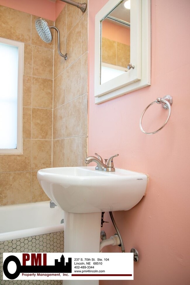 Building Photo - 1630 H St