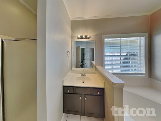 Building Photo - 123 Clarin Way