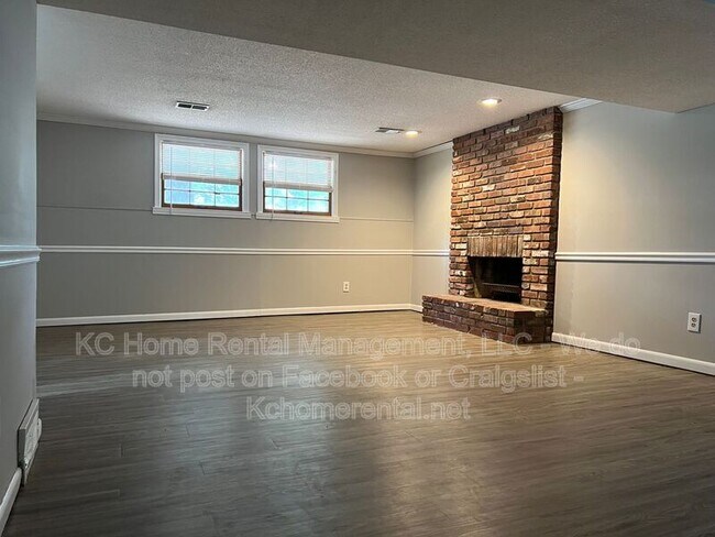 Building Photo - 6708 W 71st Terrace