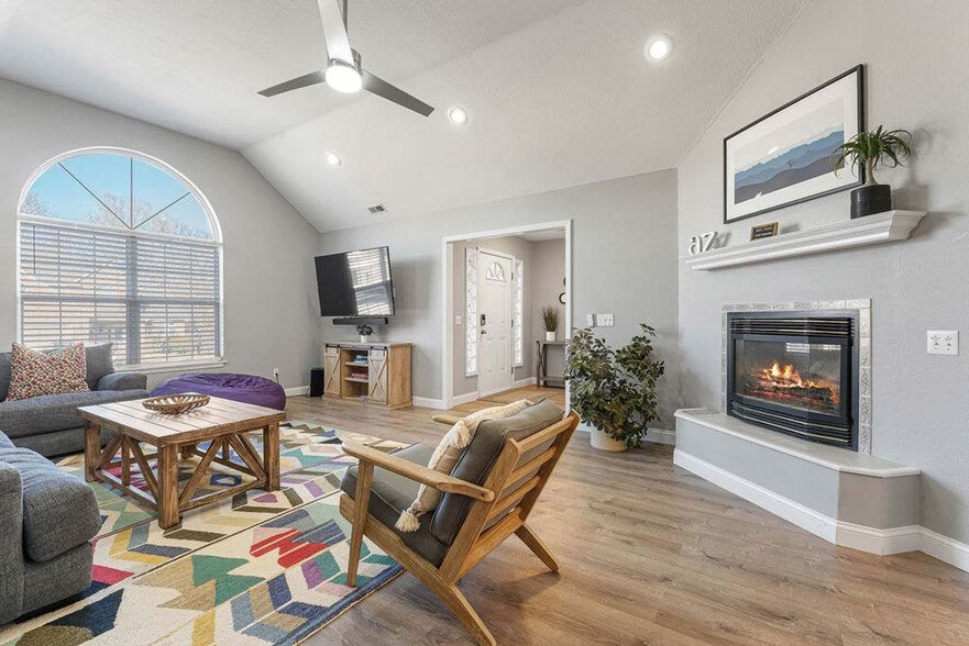 Building Photo - 403 Willington Ln