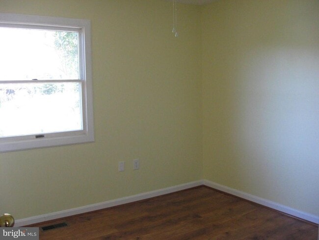 Building Photo - 1594 N Harbor Dr