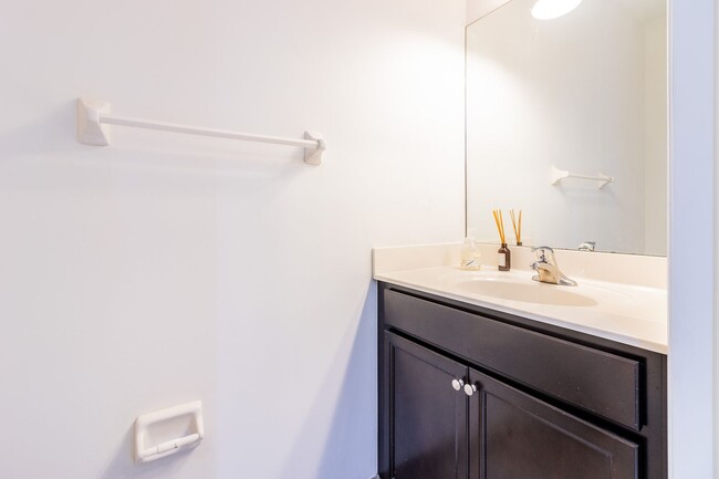 Building Photo - 9596 Town Parc Cir S